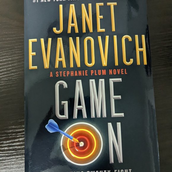 Game On: Tempting Twenty-Eight– Janet Evanovich, #1 NYT Bestselling Author - Picture 1 of 4